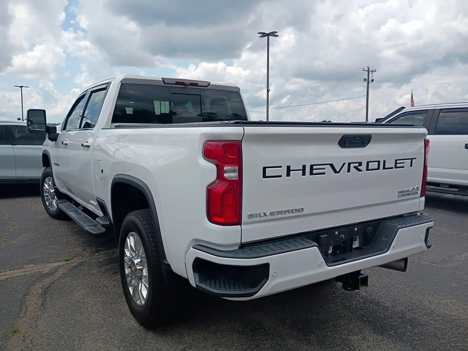 Used 2023  Chevrolet High Country image 5