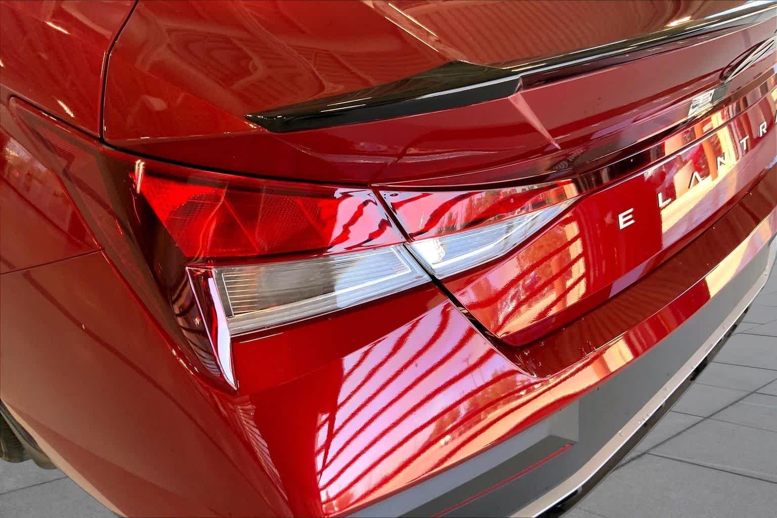 Used 2025 Ultimate Red Hyundai SEL Sport image 27