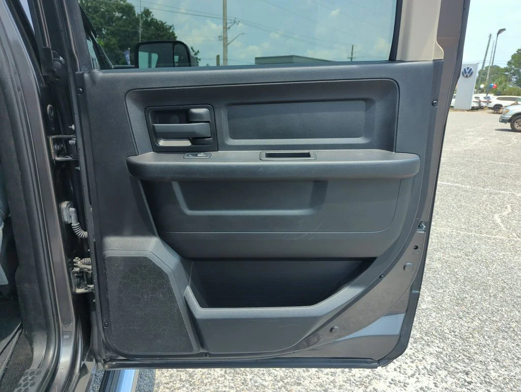 Used 2016 Gray Ram Tradesman image 29