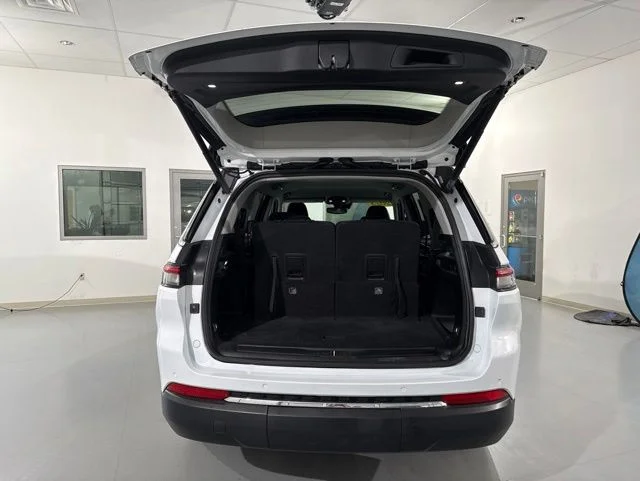 Used 2023 White Jeep Limited image 11
