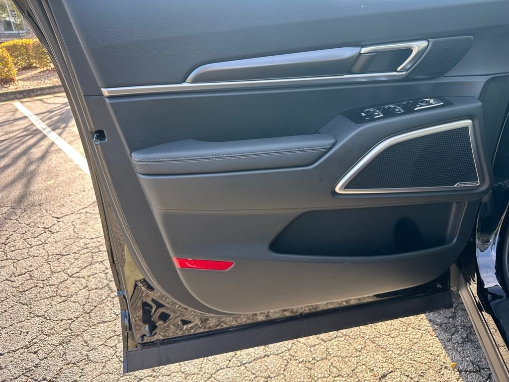 Used 2025 Black Kia S image 11
