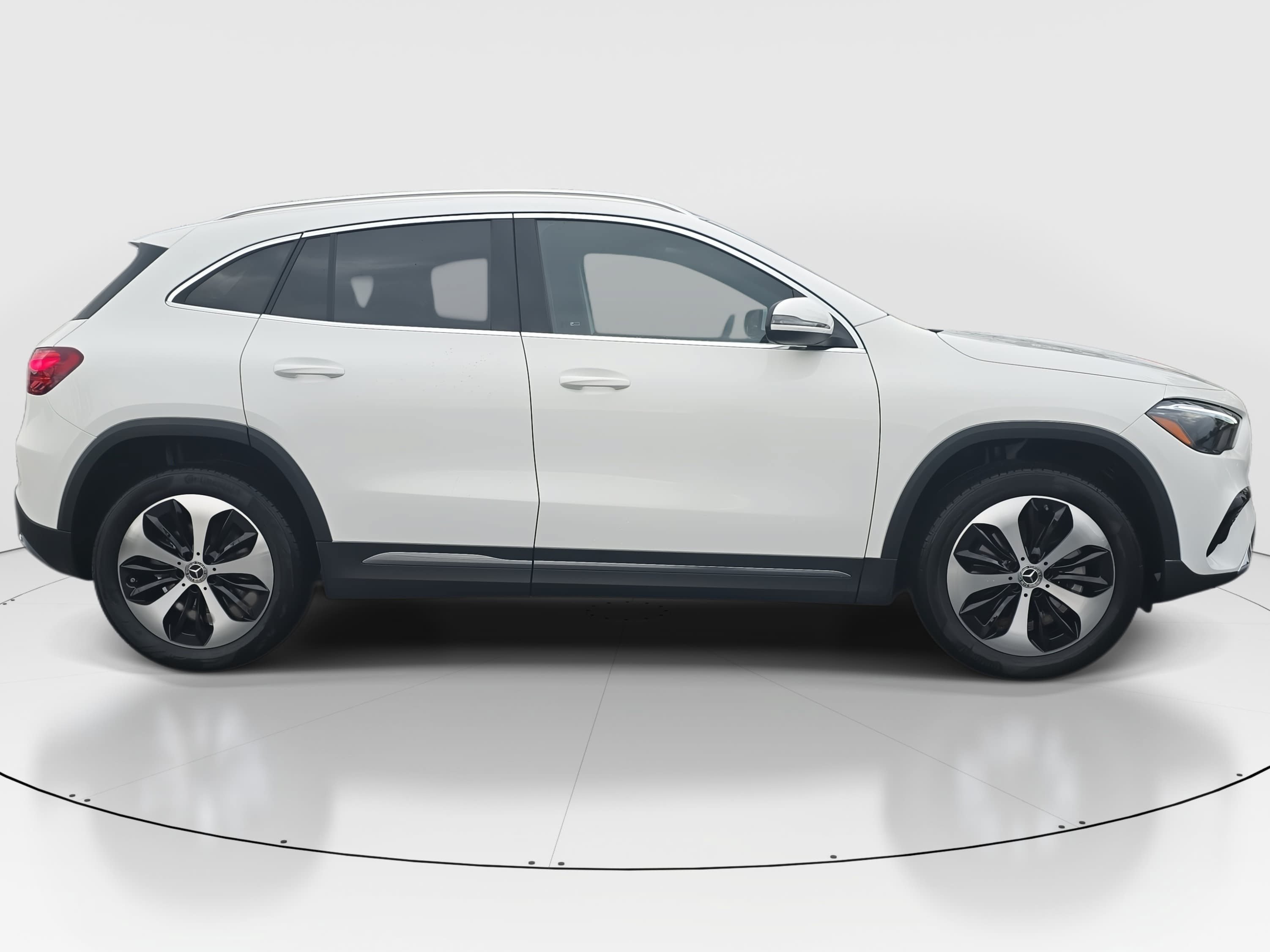 New 2026 Polar White Mercedes-Benz GLA250 image 4