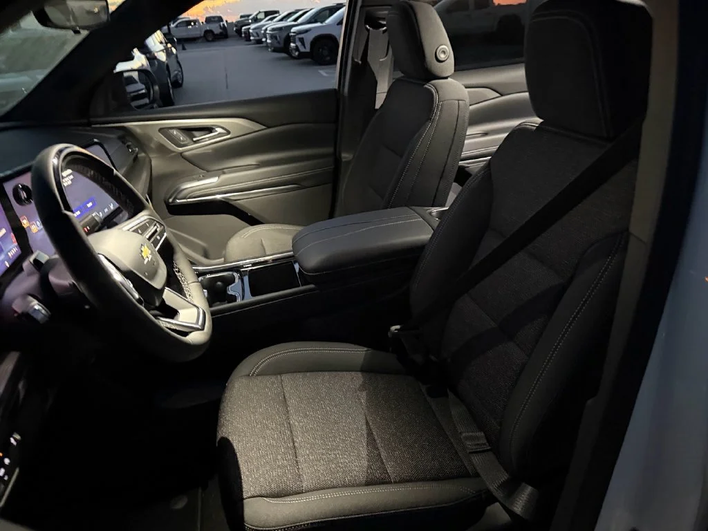 New 2027 Summit White Chevrolet LT image 11