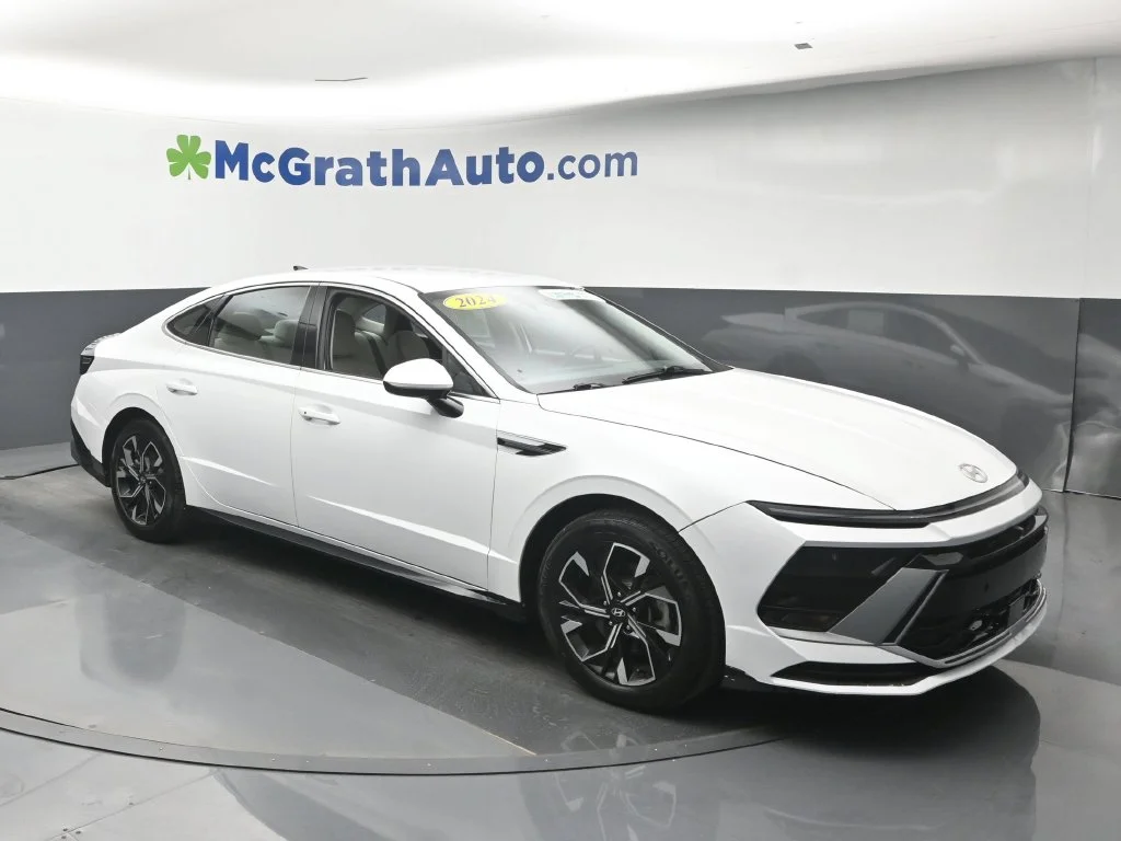 Certified Used 2024 White Hyundai SEL image 2