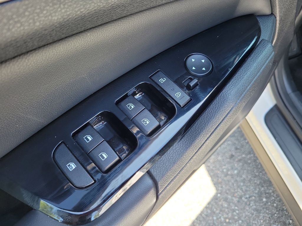 Used 2023 White Kia EX image 20