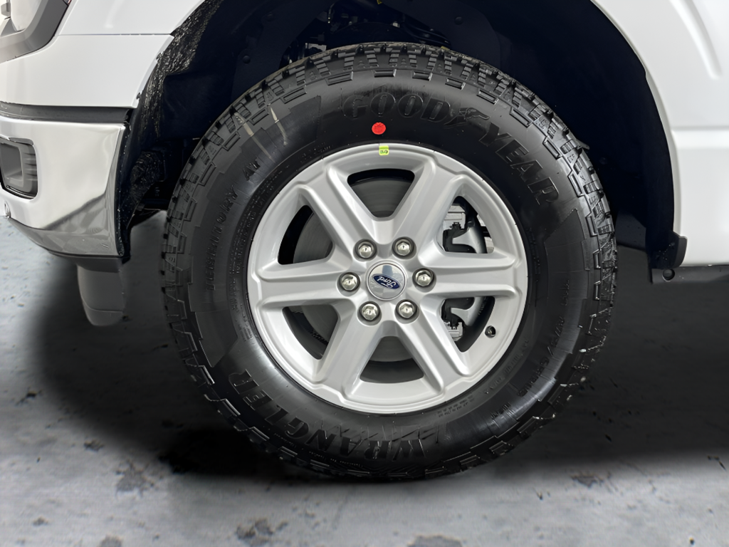 New 2026 Oxford White Ford XLT image 15