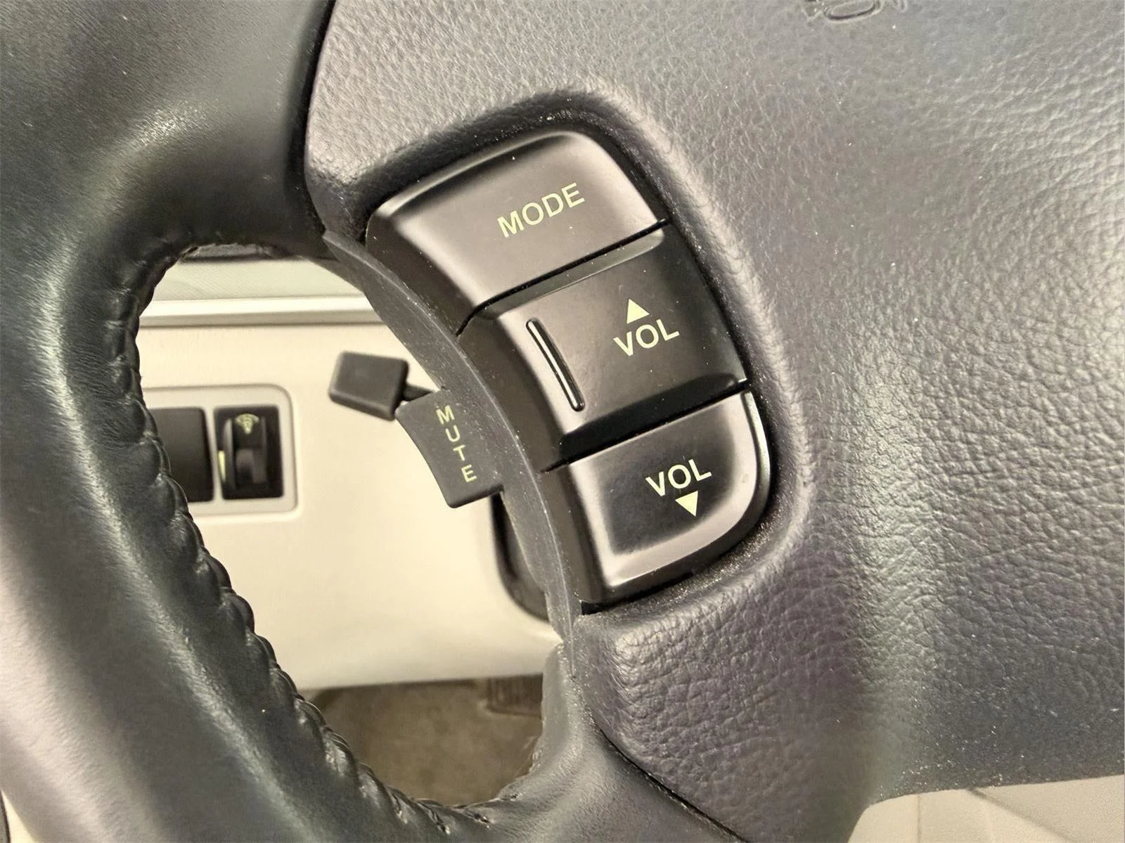 Used 2007 Golden Beige Hyundai SE image 28