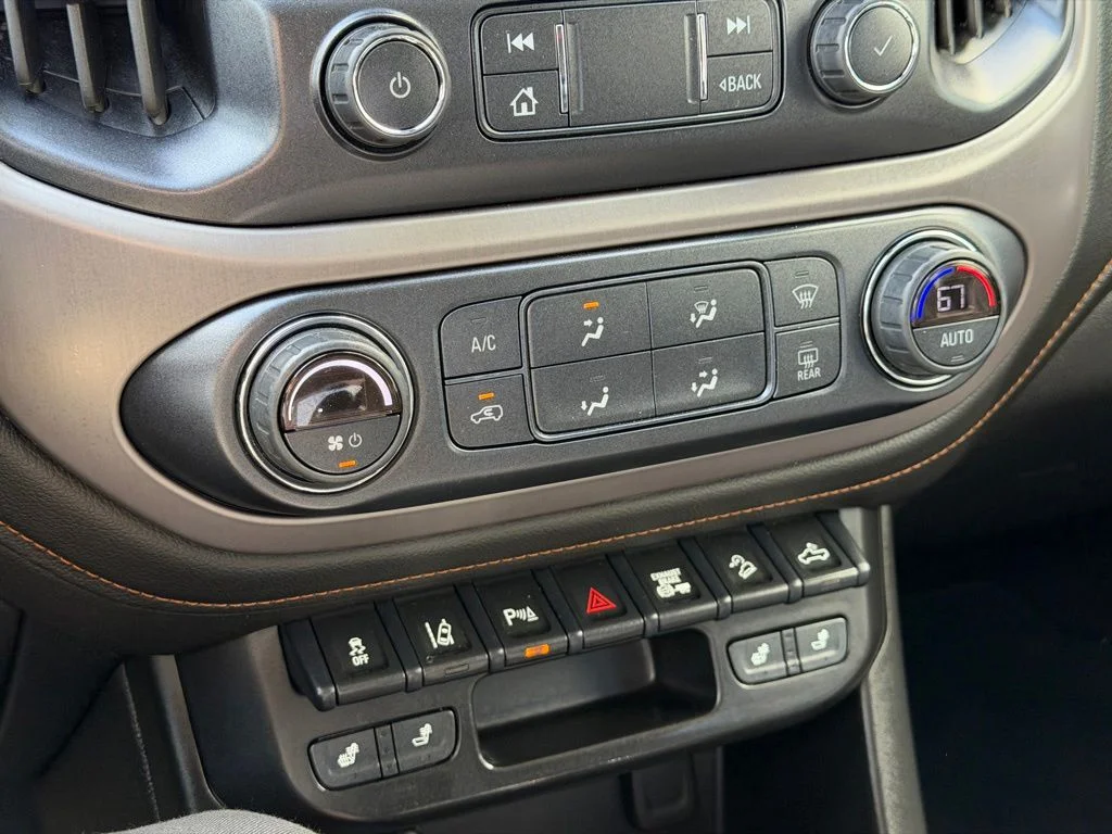 Used 2021 White GMC AT4 w/Leather image 13