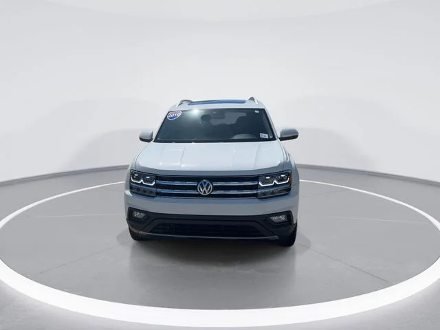 Used 2019 White Volkswagen 3.6L V6 SE image 2