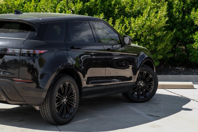 New 2026 Santorini Black Land Rover S image 15