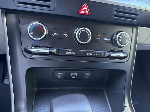 2024 Kia Carnival LX Seat Pkg - Photo 35