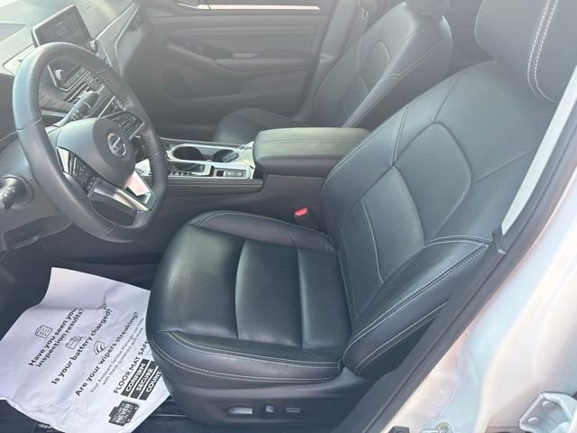 Used 2022 White Nissan 2.5 SL image 24