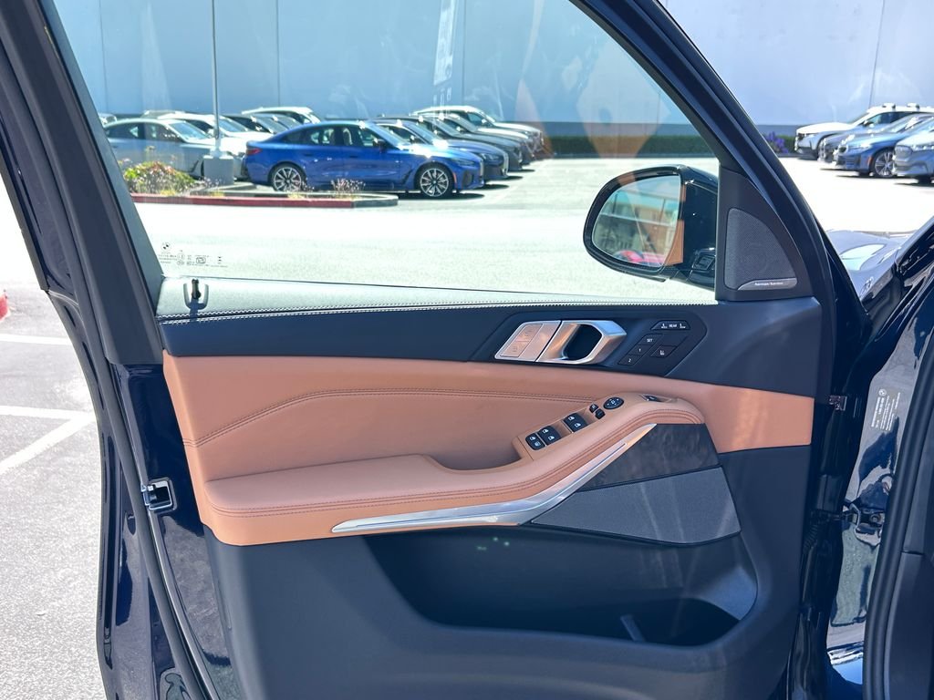 New 2027 Tanzanite Blue II Metallic BMW xDrive40i image 11
