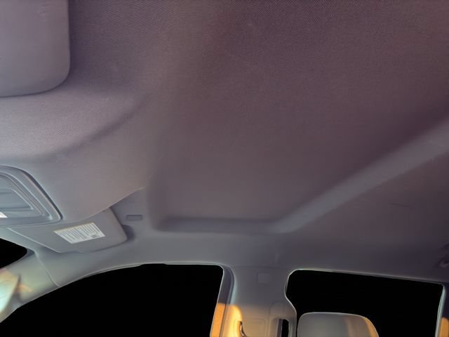 Used 2019 SUMMIT WHITE Chevrolet Custom image 12