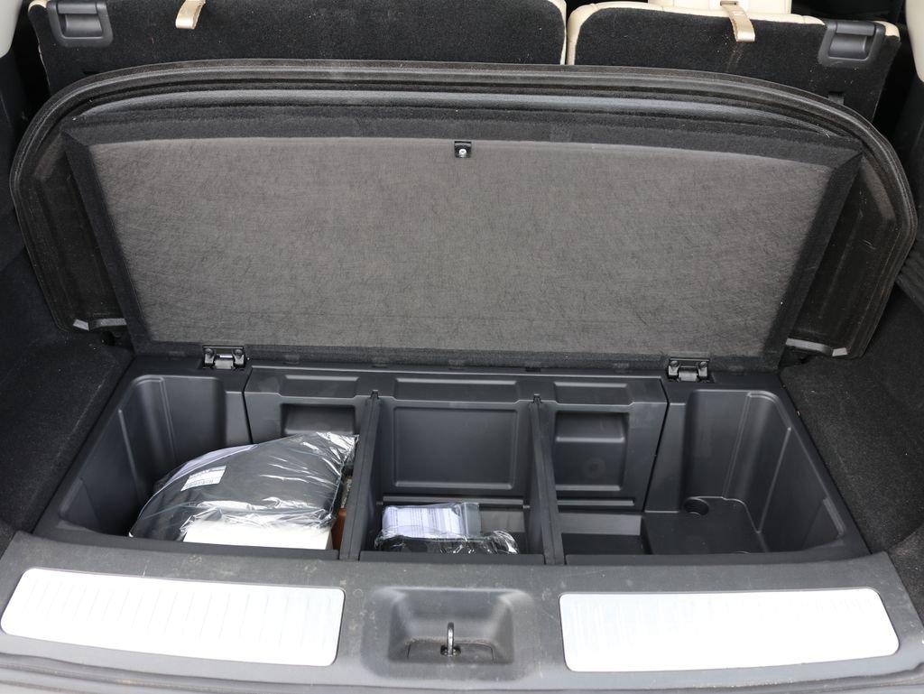 Used 2023 Silver INFINITI LUXE image 33