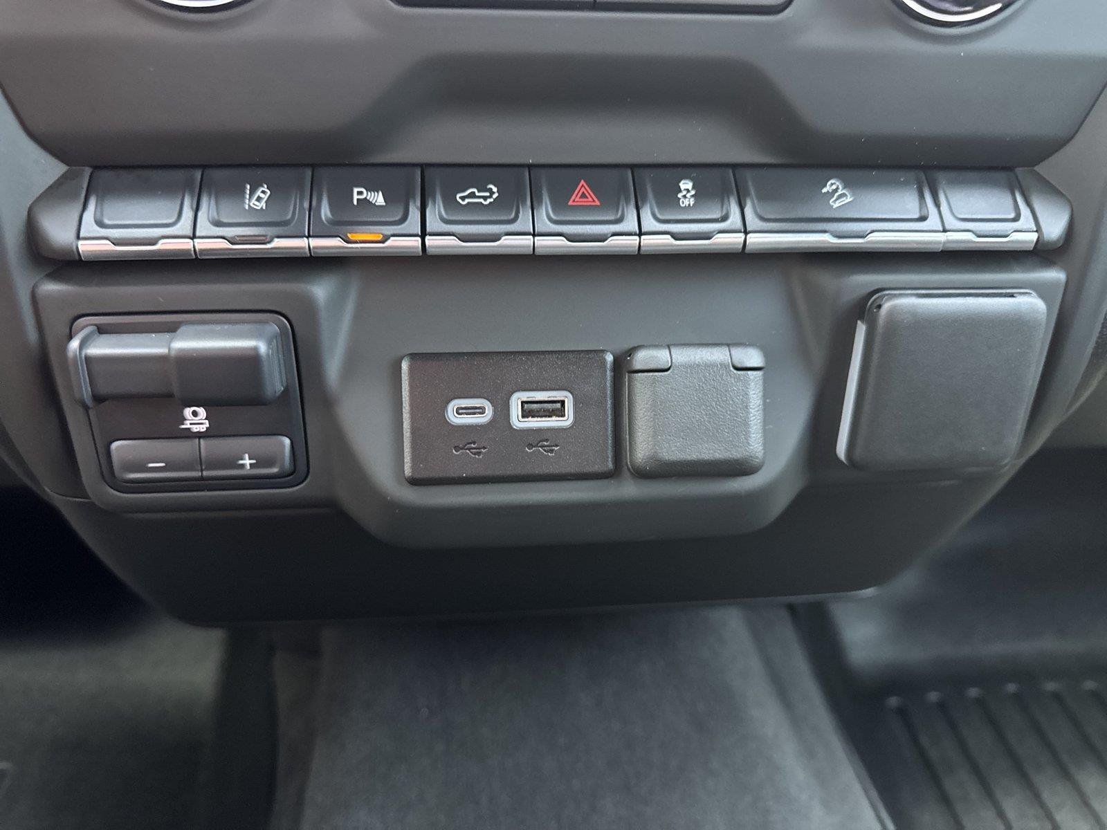 Used 2025 Slate Gray Metallic Chevrolet Custom image 28