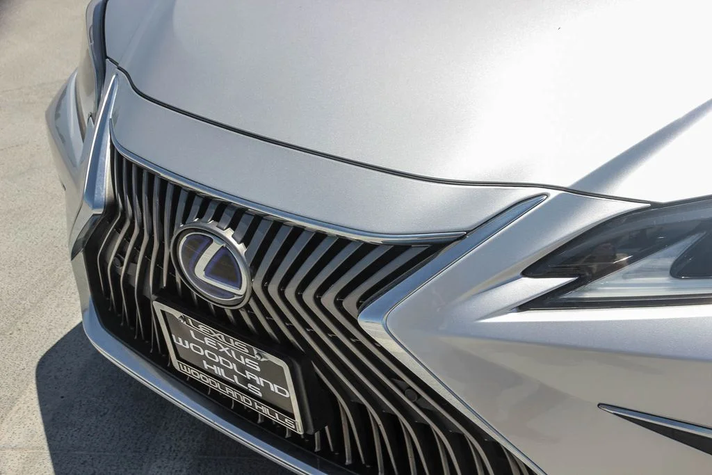 Used 2020 Silver Lexus 300h image 9