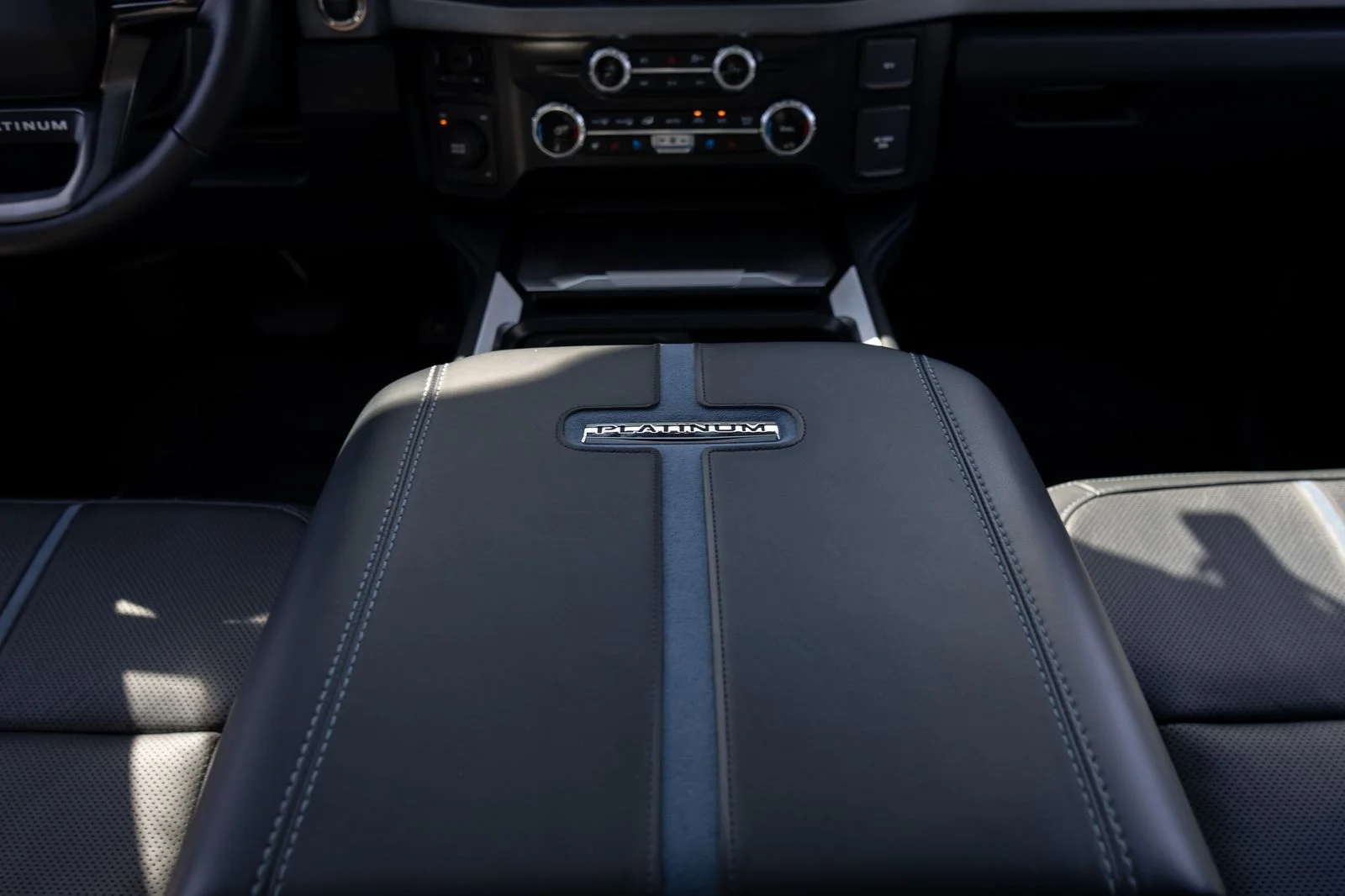 2025 Ford F-450 Super Duty Platinum - Photo 37