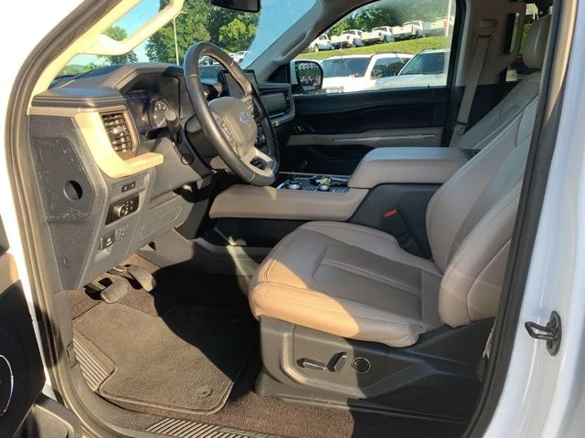 Used 2023 White Ford Limited image 25