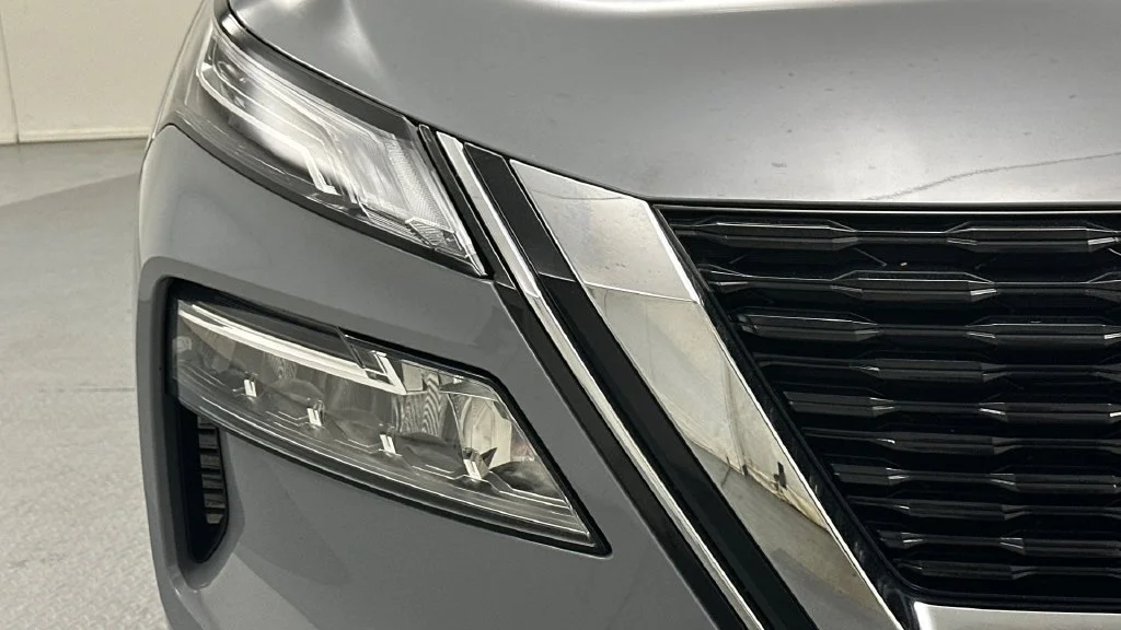 Used 2023 Gray Nissan Platinum image 25