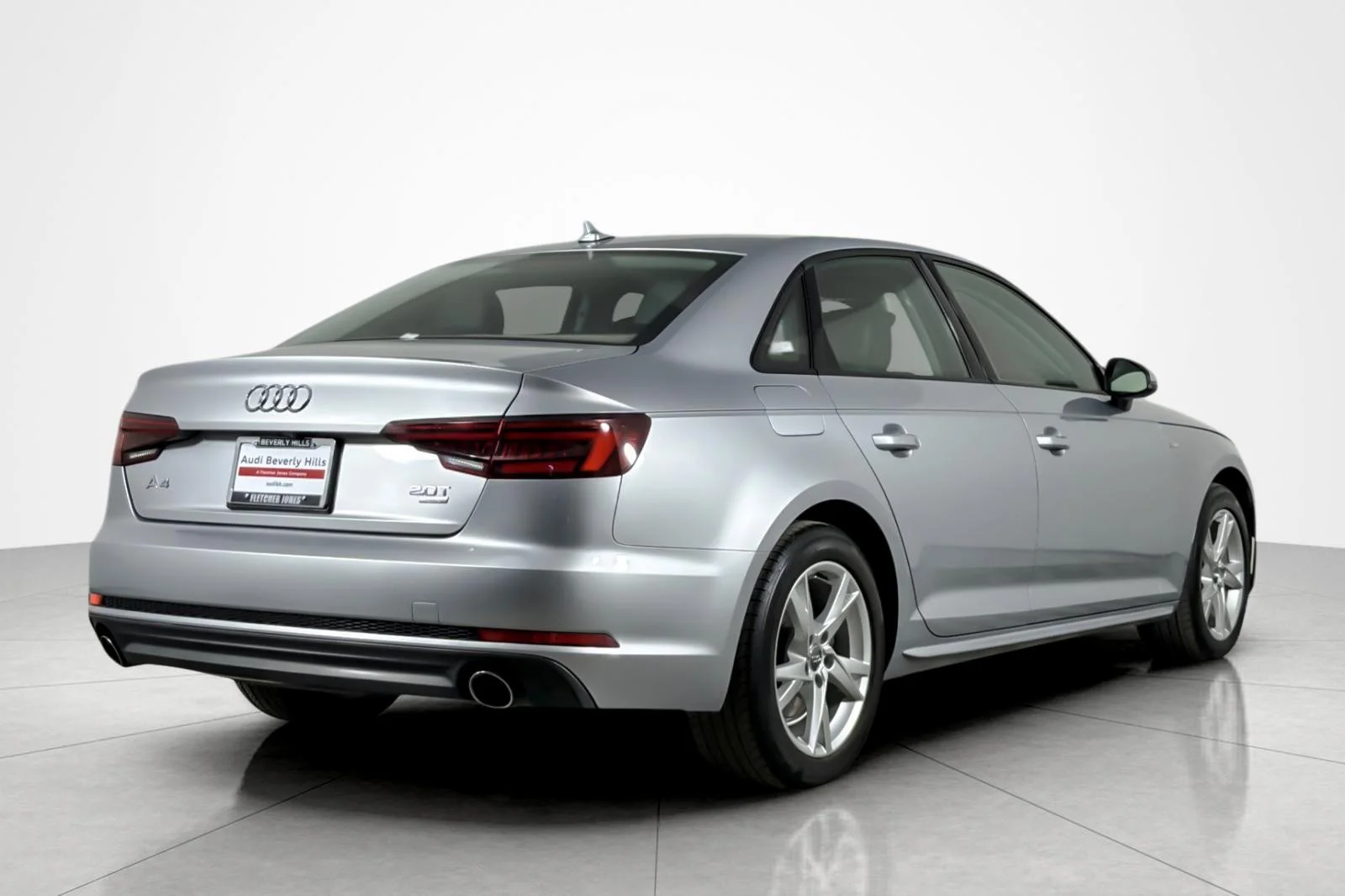 Used 2018 Florett Silver Metallic Audi 2.0 TFSI ultra Premium S Tronic FWD image 5