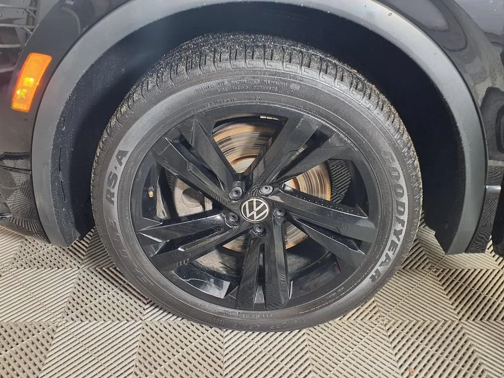 Used 2024 Black Volkswagen SE R-Line Black image 7