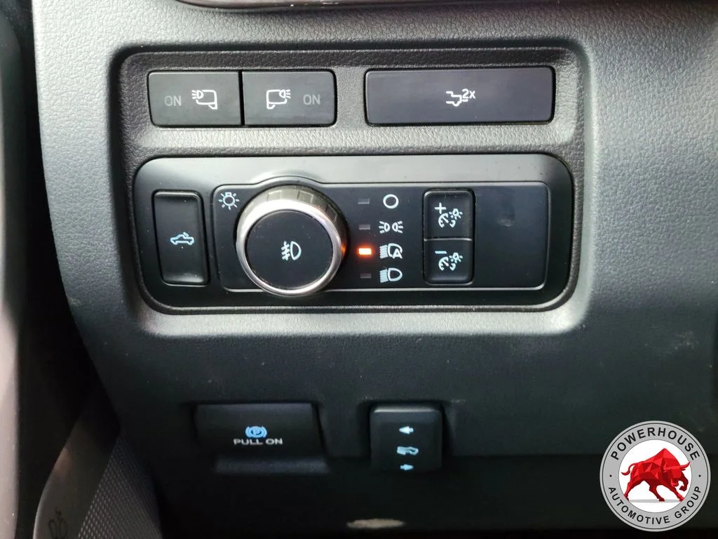 Used 2024 Silver Ford Lariat image 26