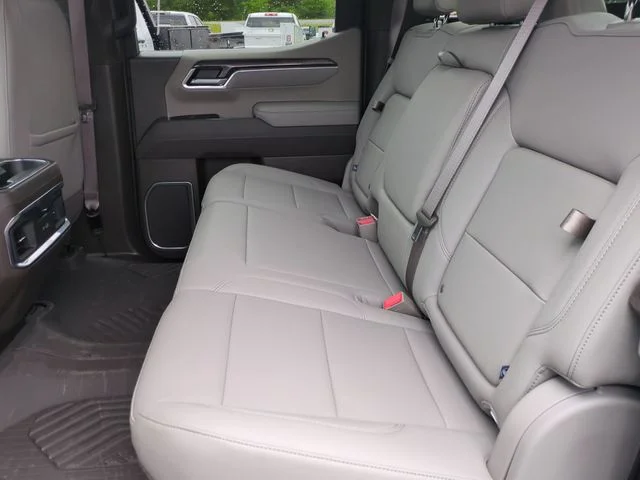 Used 2025 White Chevrolet LTZ image 22