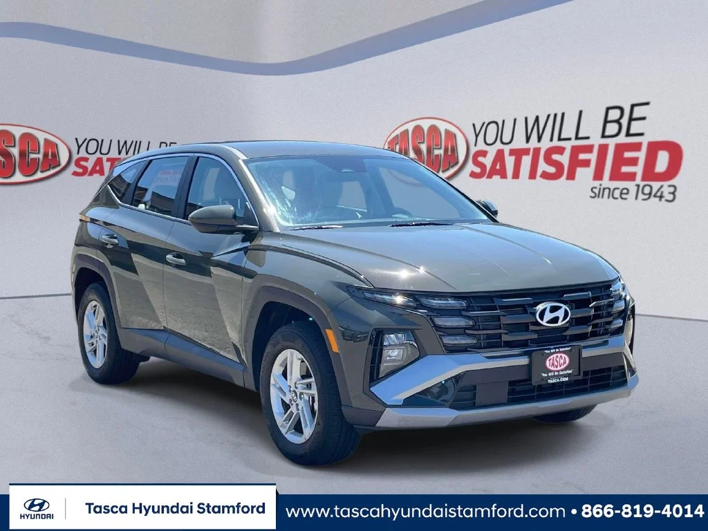 Certified Used 2025 Green Hyundai SE image 1