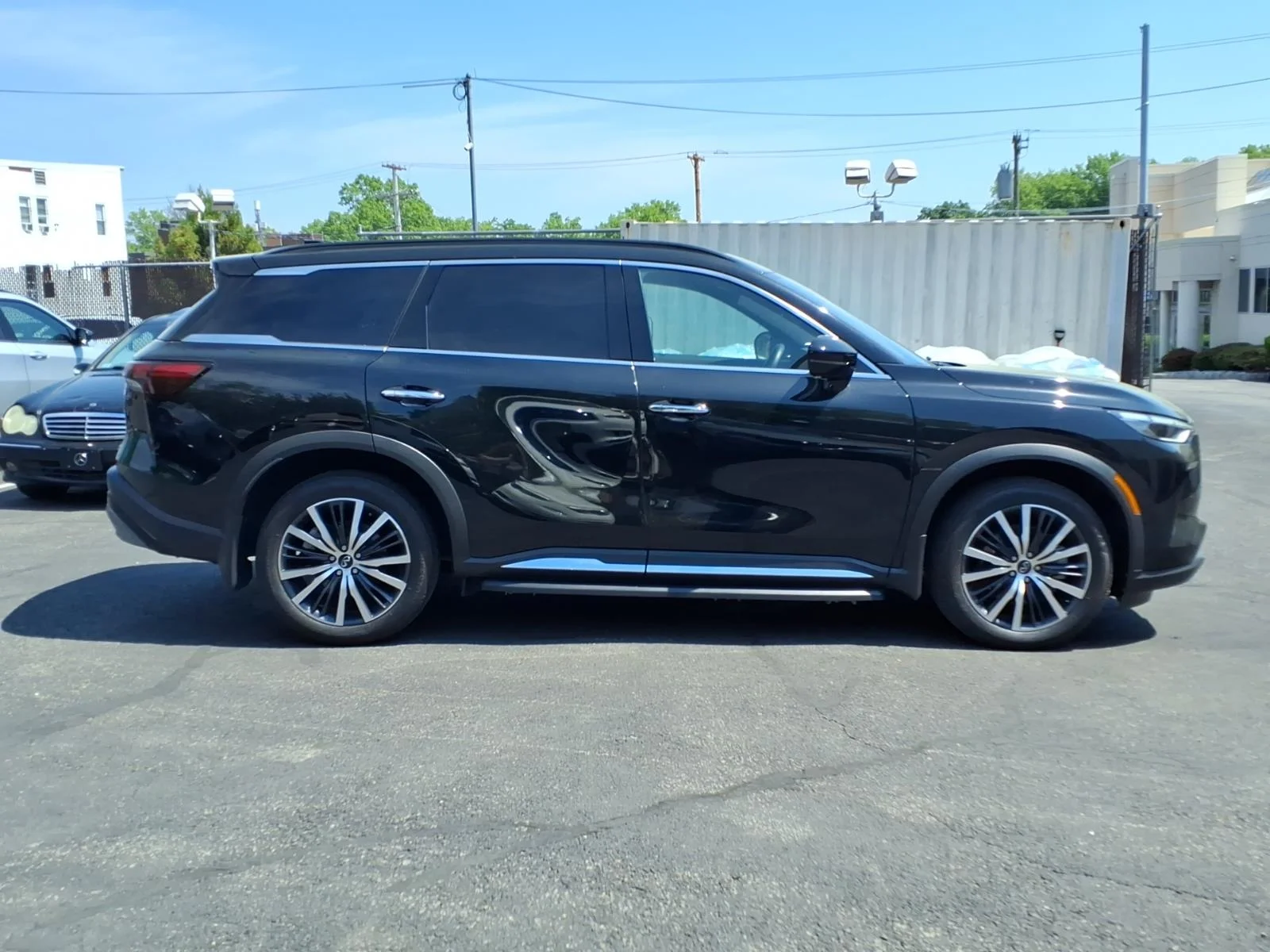 Certified Used 2025 Black INFINITI Autograph image 5