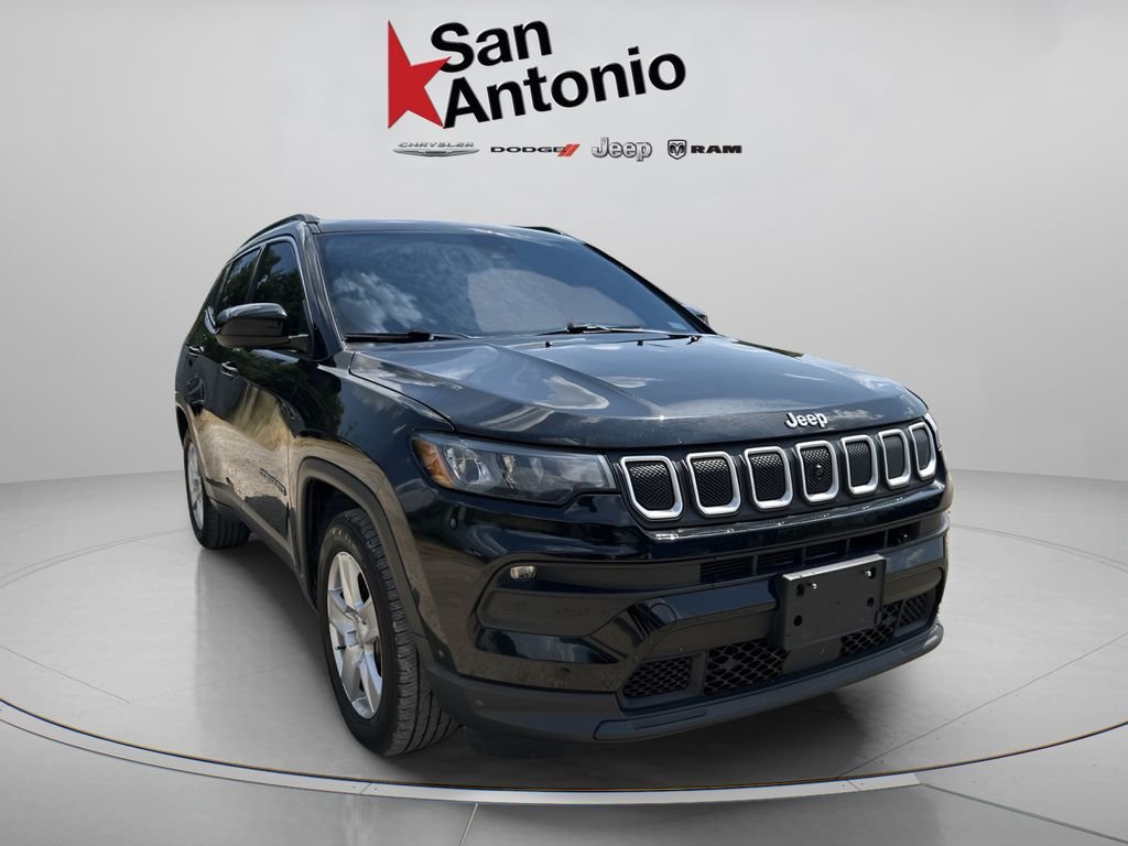 Used 2022 Black Jeep Latitude image 3