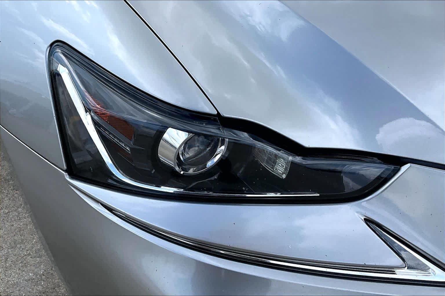 Used 2018 Atomic Silver Lexus  image 27