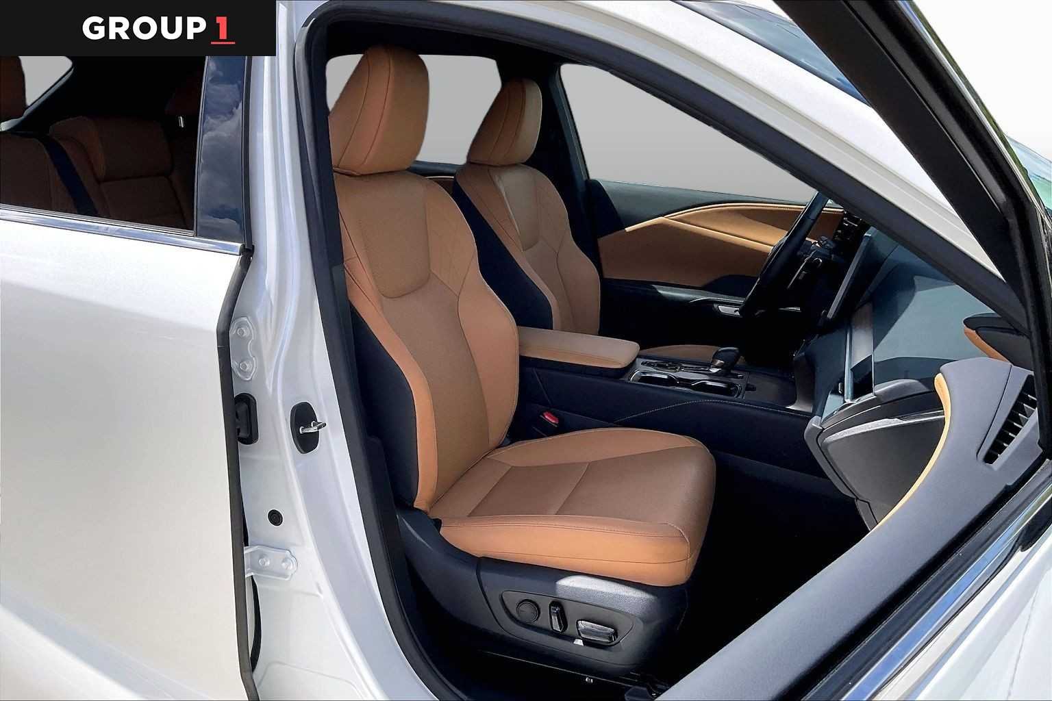 Used 2024 Eminent White Pearl Lexus Premium image 8