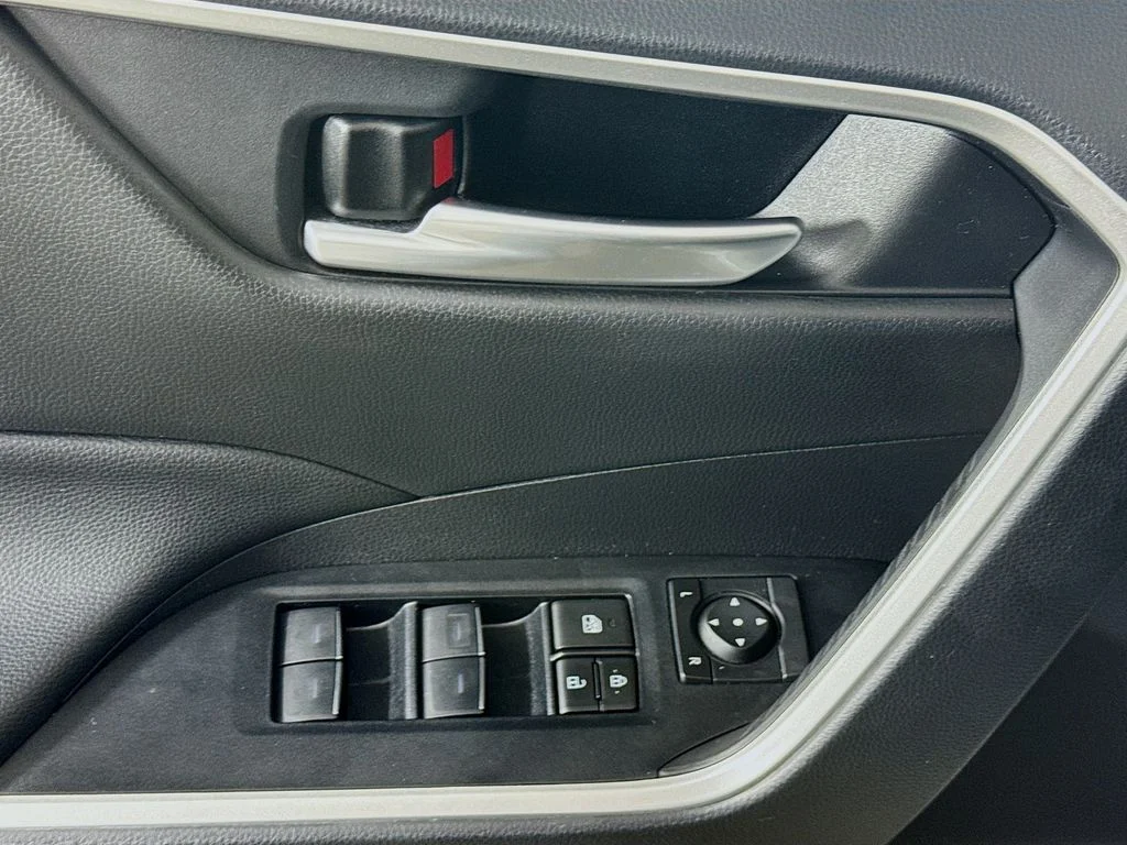 Used 2023 White Toyota XLE image 20