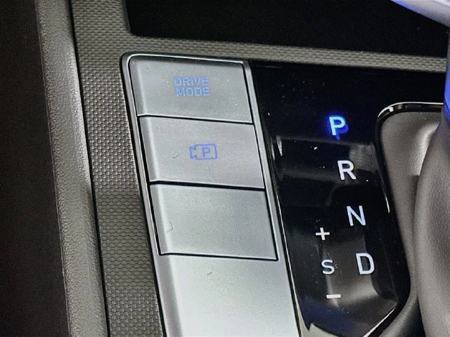 New 2026 Hyundai ELANTRA SE
