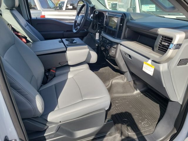 New 2026 Oxford White Ford F-550® XL image 14