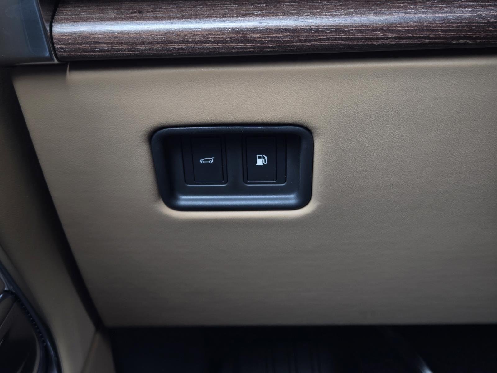 New 2026 Batumi Gold LAND ROVER SE PHEV image 21