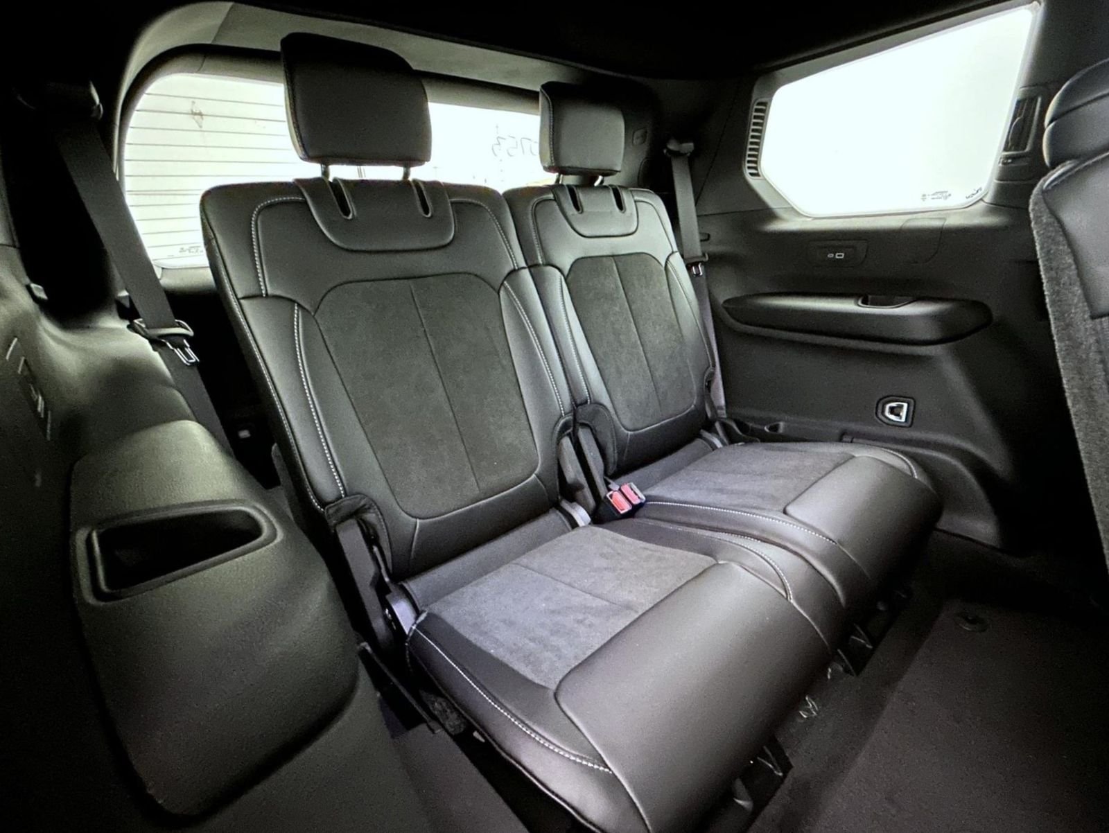 New 2026 Baltic Gray Metallic Clear-Coat Exterior Paint Jeep Altitude image 19