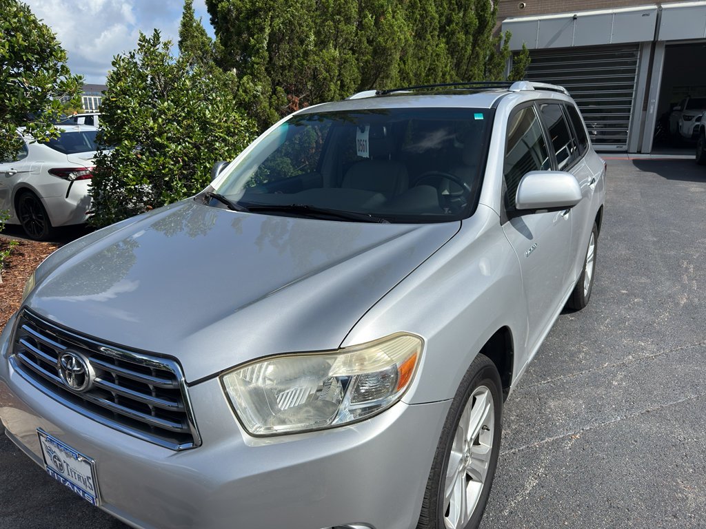 Used 2008 CLASSIC SILVER METALLIC Toyota Limited image 1