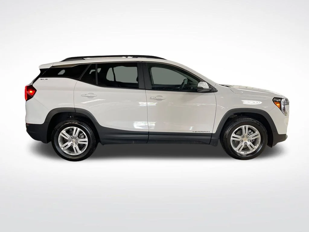 Used 2024 White GMC SLE image 7