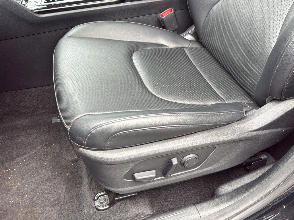 Used 2023 Black Kia EX image 30