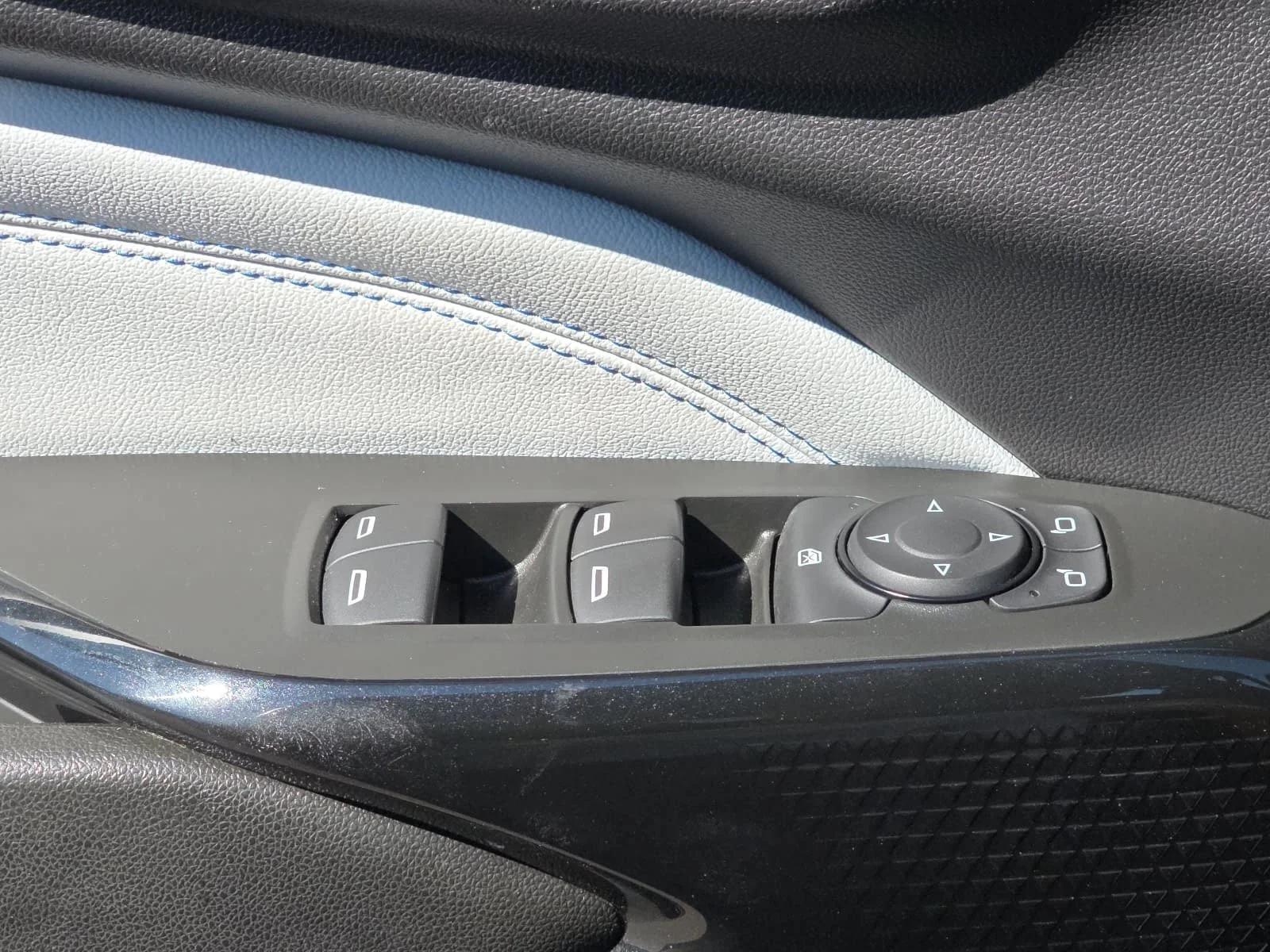 2025 Chevrolet Trax LT - Photo 22