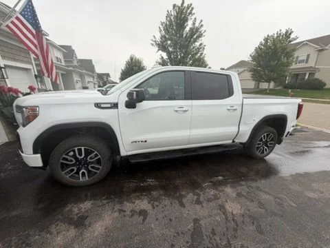 Used 2021 White GMC AT4 image 7