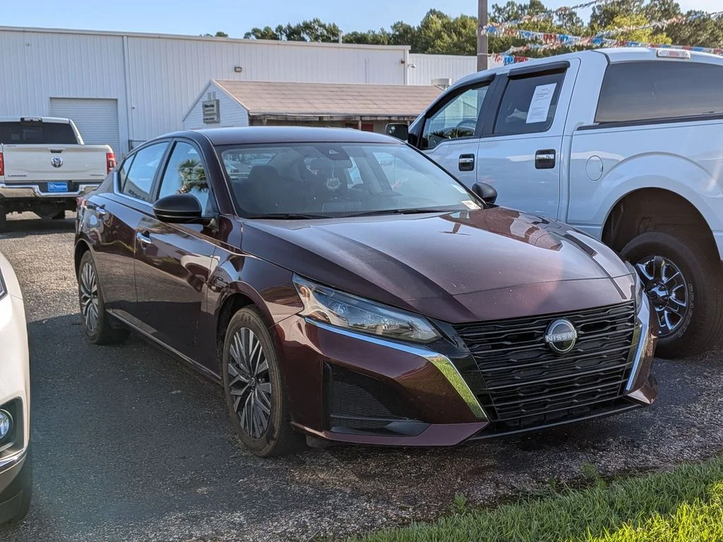 Used 2024 Red Nissan 2.5 SV image 4