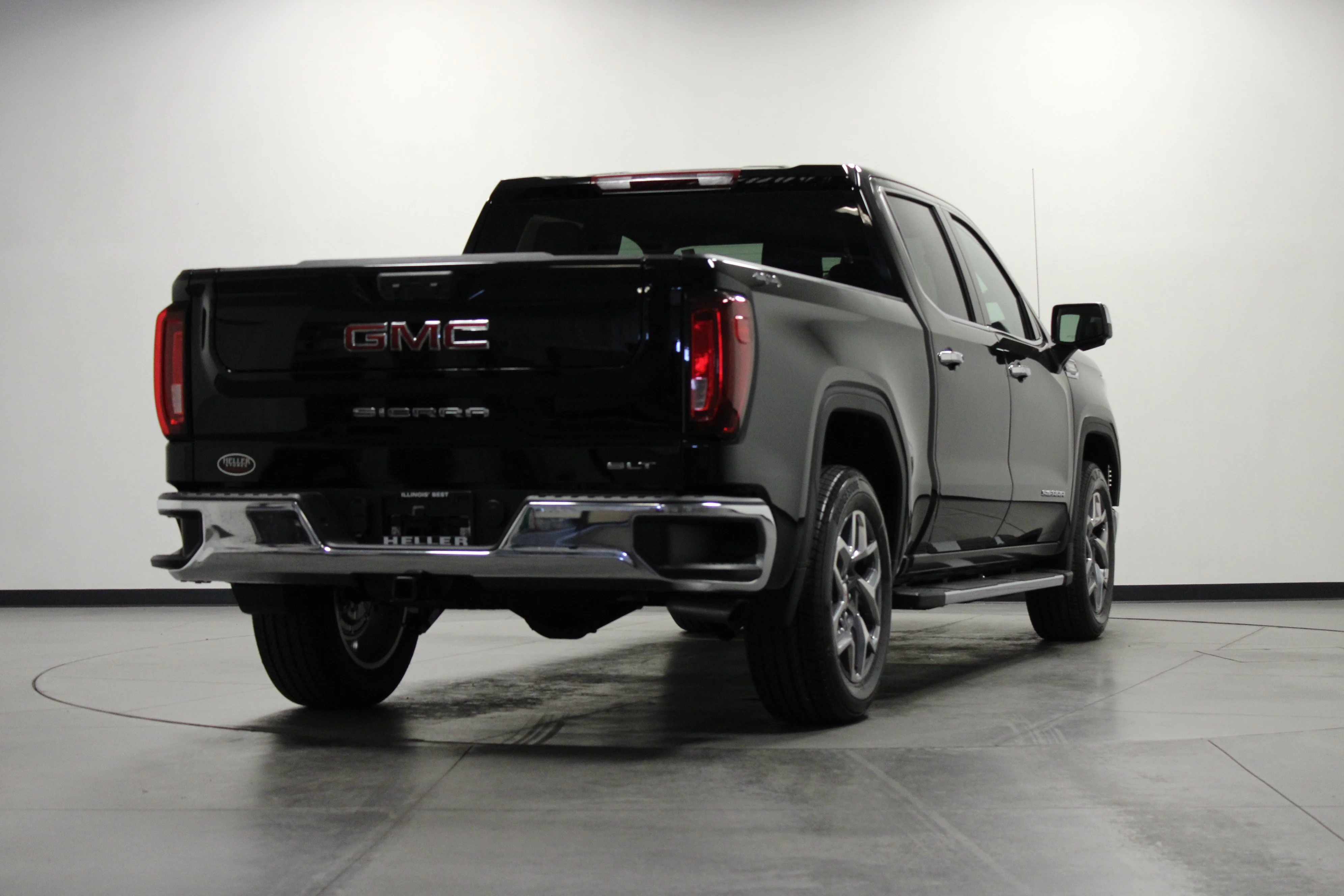 New 2026 Onyx Black GMC SLT image 4