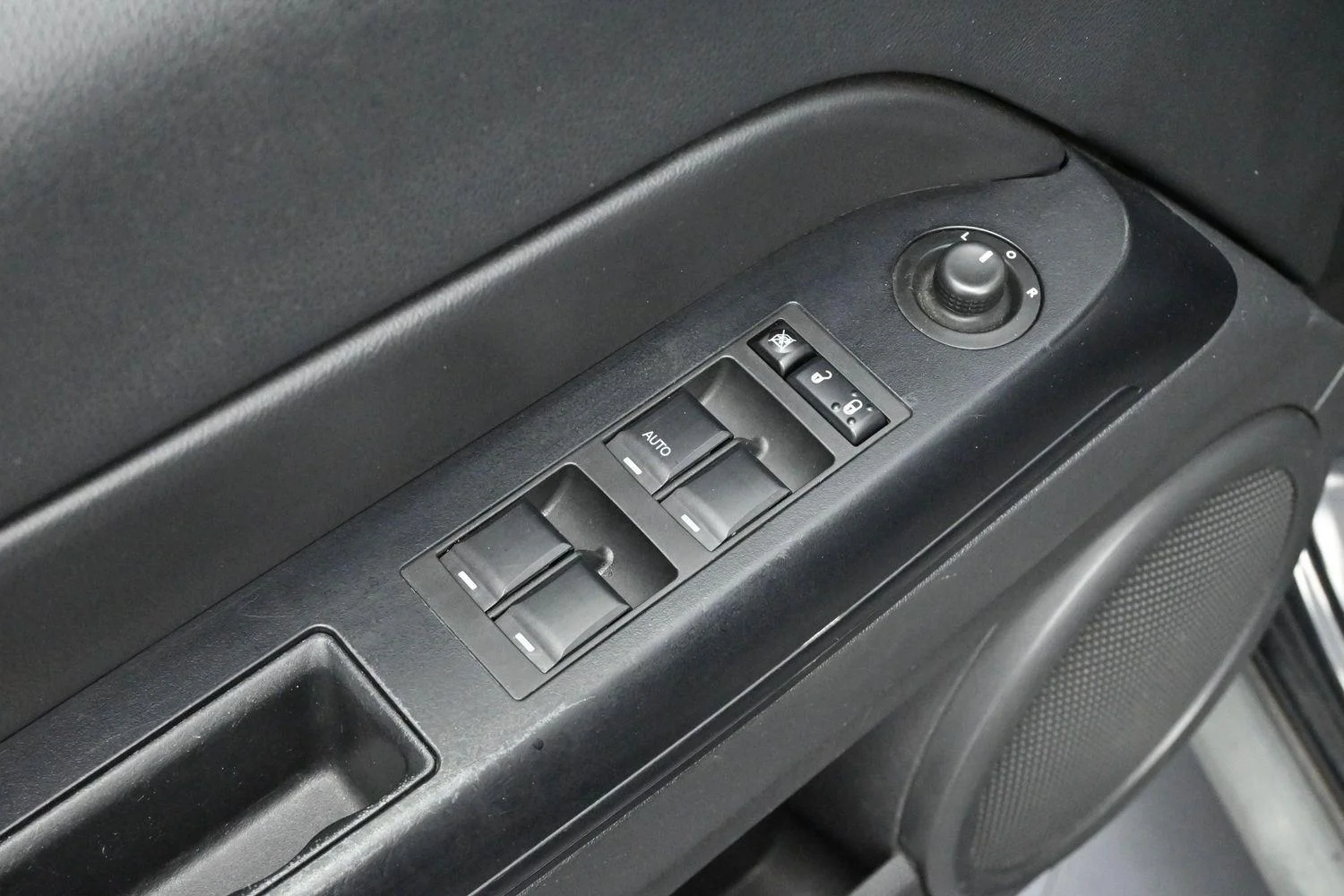 Used 2011 Brilliant Black Crystal Pearl Jeep Sport image 10