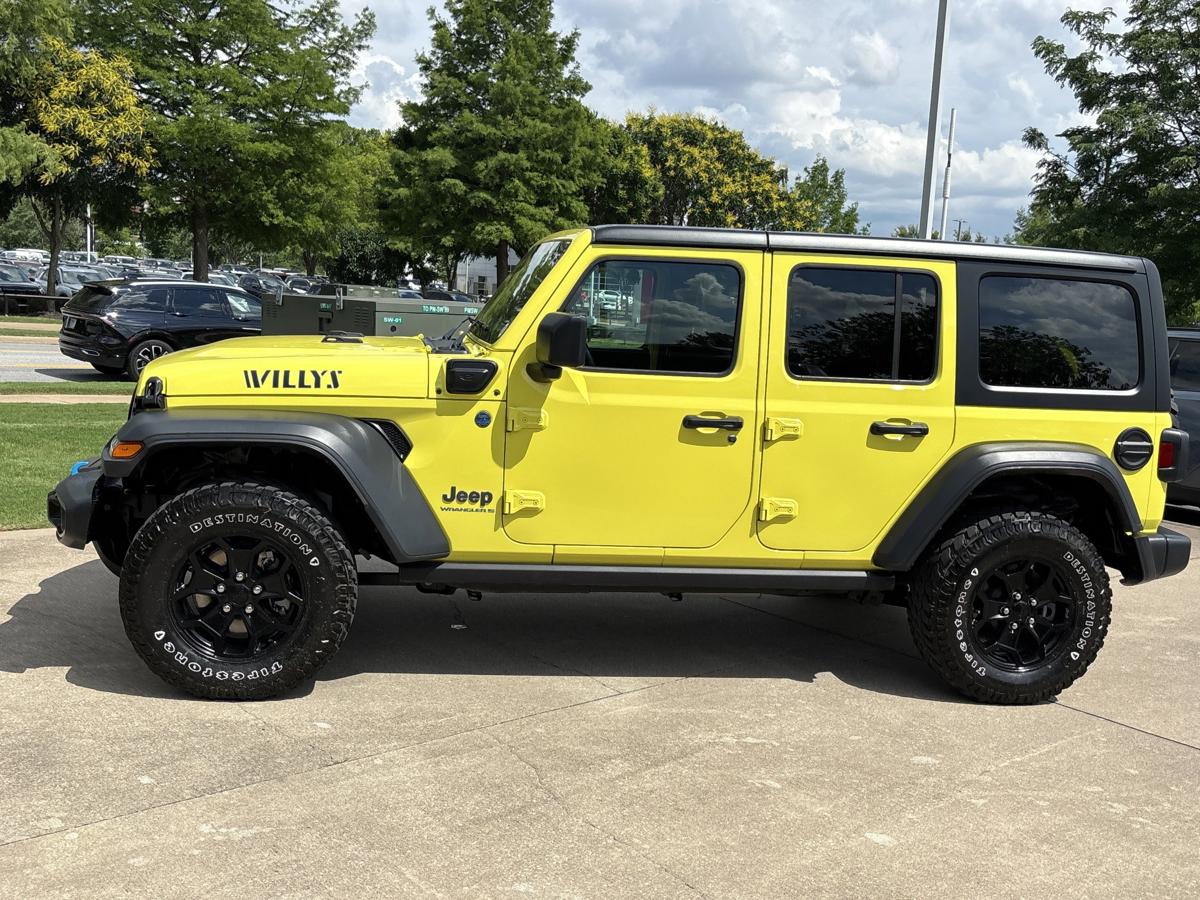 Used 2023 High Velocity Clearcoat Jeep WILLYS 4xe image 9