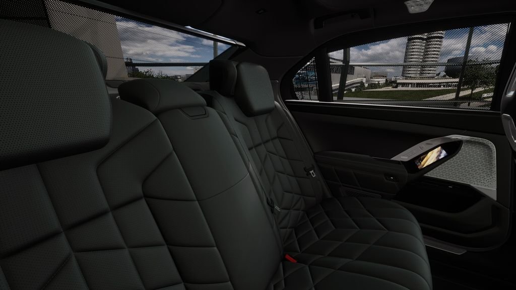 New 2026 Black Sapphire Metallic BMW 760i xDrive image 39