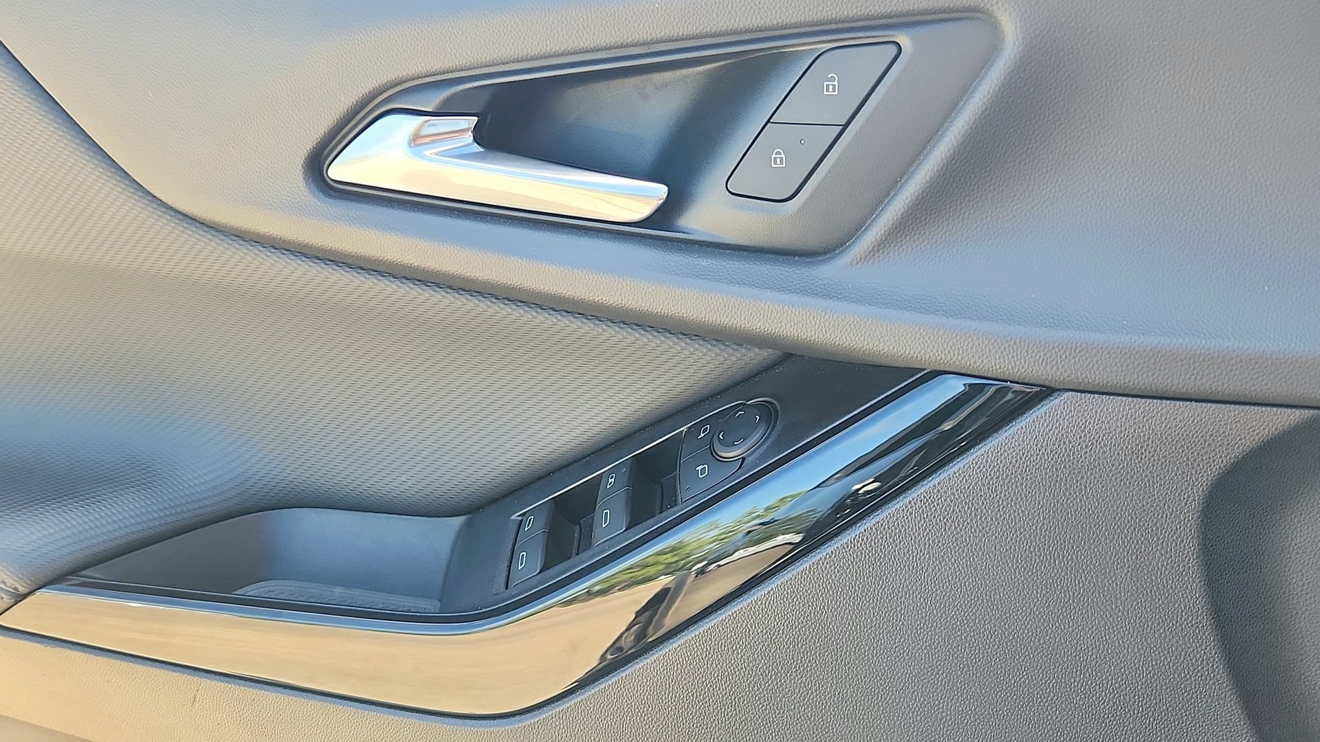 2025 Chevrolet Equinox LT - Photo 23