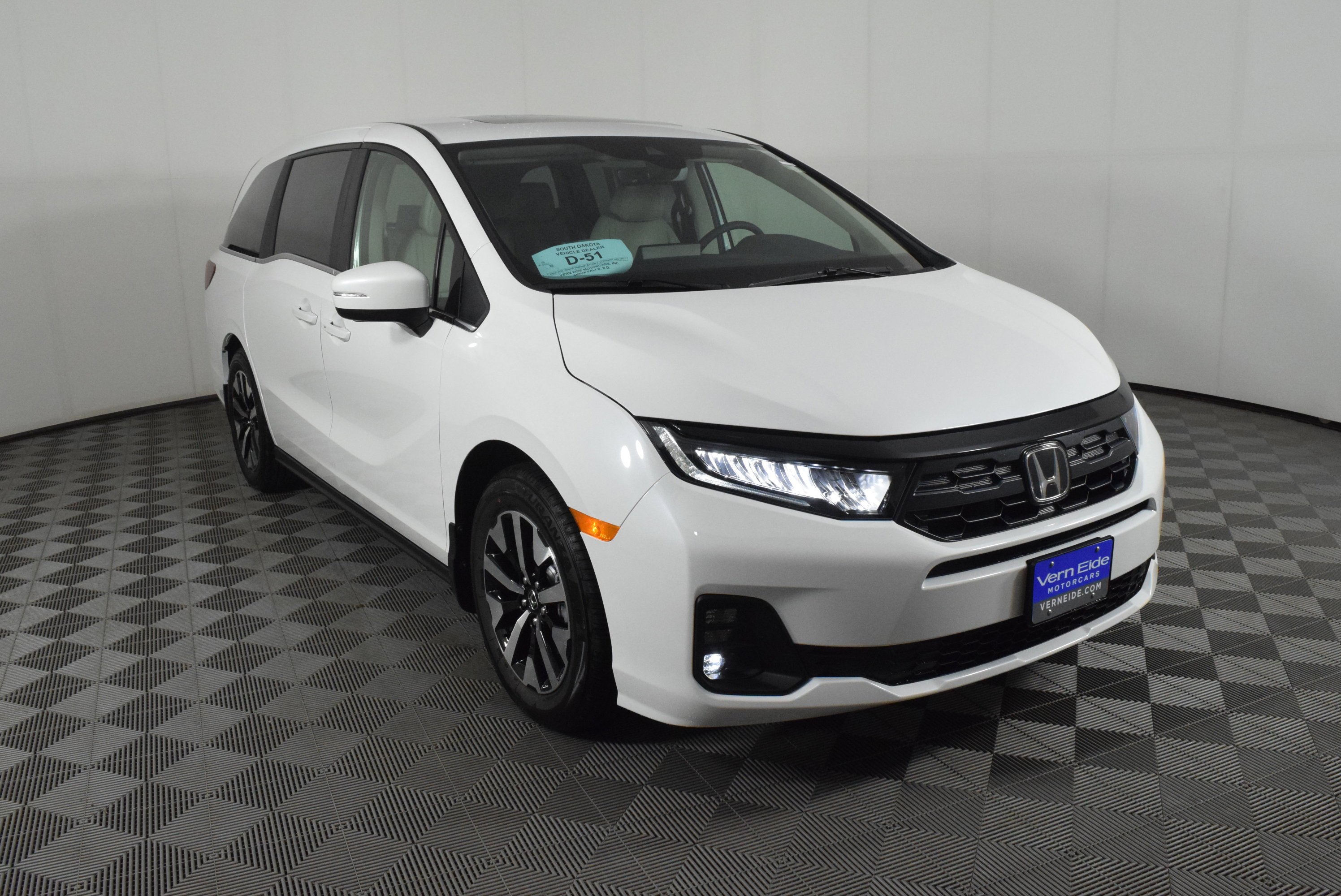 New 2026 Platinum White Pearl Honda EX-L image 4